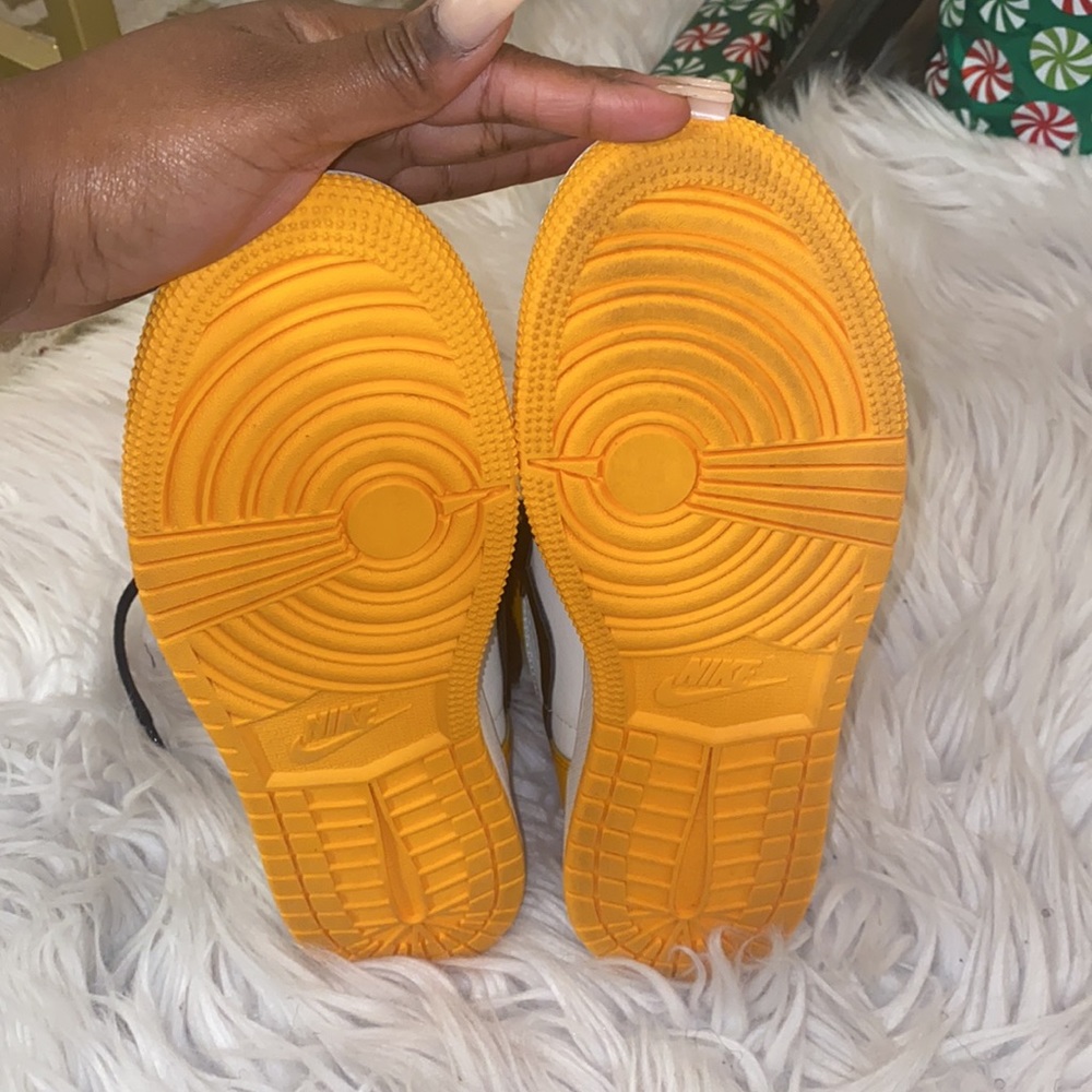 Jordan 1 Retro High OG ‘Yellow Toe’ - Picture 10 of 11